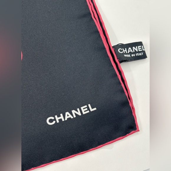 ❌SOLD❌🔥NEW! CHANEL•21C Multicolor Silk Scarf - Picture 4 of 6